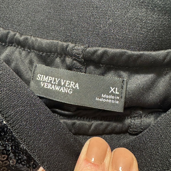 Elegant Black Sequin Midi Skirt - Picture 2 of 4